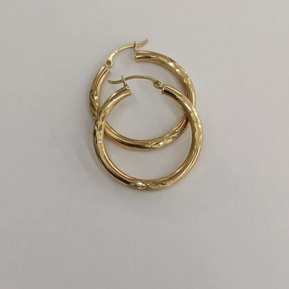 10kt Real Gold Hoop Earring - Picture 6 of 10